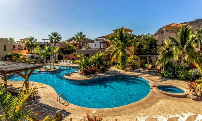 Loreto House | Comfort & inspiration in Loreto Bay. Beach, pool, cafes & beauty in few steps!