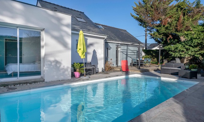 La Turballe House | Comfort stay with pool - 6 adults, 3 children