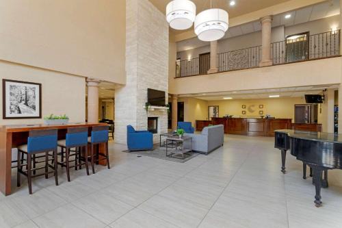 Barrett Hotel | Comfort Suites Kingwood Humble Houston IAH Airport