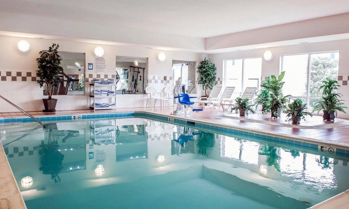 Wayne Hotel | Comfort Suites near Indianapolis Airport