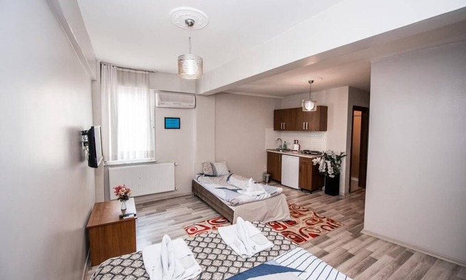 Emin Sinan Apartment | Comfort Triple Room with Kichenette