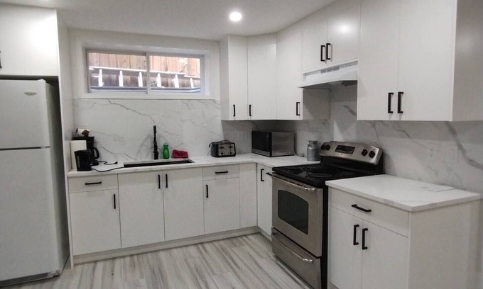 Southwest Calgary House | Comfortable 2 Bedroom Basement Suite in SW Calgary