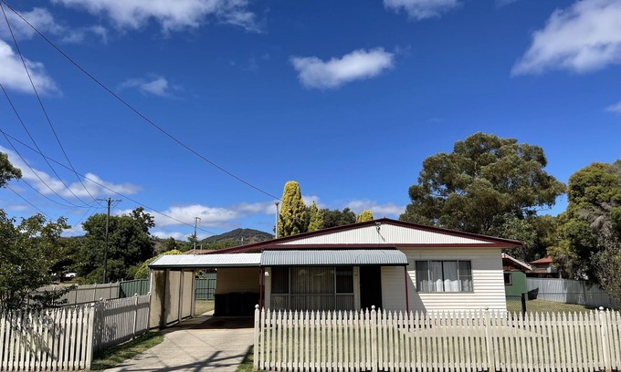 Central Mudgee House | Comfortable 2-Bedroom Home in Mudgee “Rest Easy Mudgee”