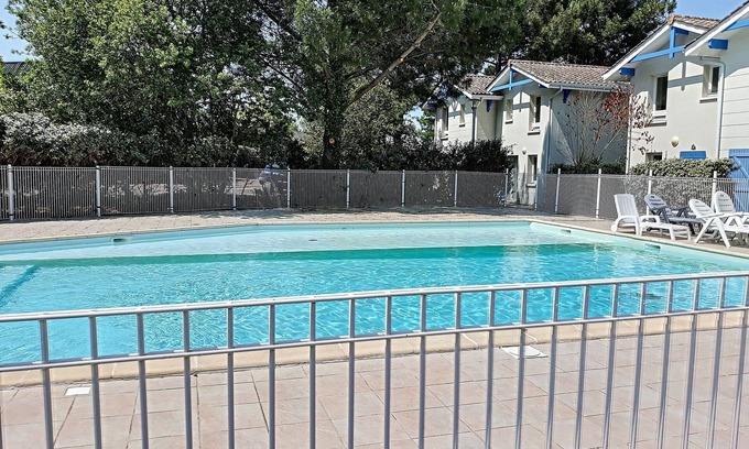 Le Verdon-sur-Mer House | Comfortable 2-bedroom house with terrace close to beaches