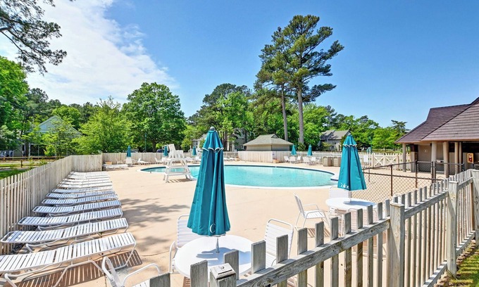 Bethany Beach Villa | Comfortable 4 bedroom Villa in Sea Colony Resort! Close to pools, tennis courts, beach, restaurants and shops!