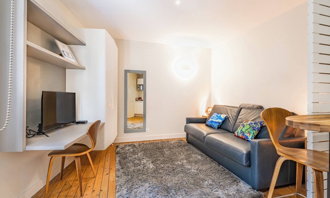 Hotel de Ville - Quinconces Apartment | Comfortable and clear studio in the heart of Bordeaux