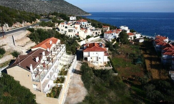 Tiros Apartment | Comfortable and ideally located on the sea, 20 minutes from Leonidion,