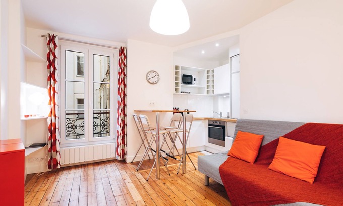 Chaillot Apartment | Comfortable and Quiet 1 BR Closed to the Eiffel Tower