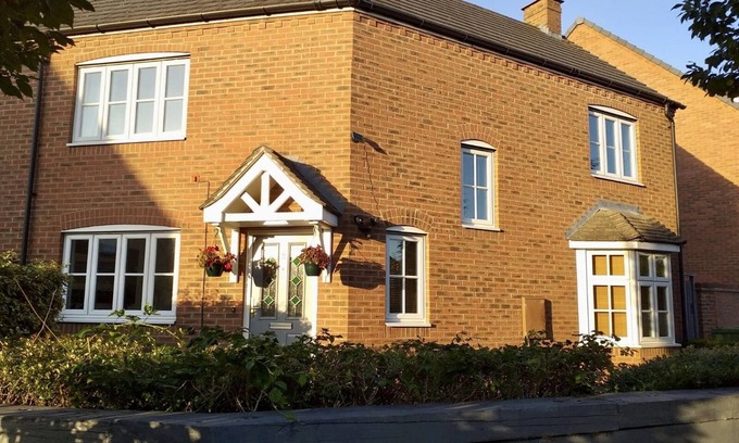 Solihull House | comfortable and stylish 4 BED HOUSE/NEC.SOLIHULL