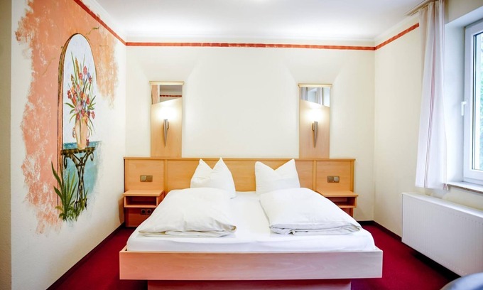 Zueschen House | Comfortable and versatile room -perfect for relaxation, work and exchange