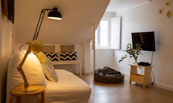 Se Apartment | Comfortable apartment with river view and AC, fully equipped, very close to the center of Lisbon in the traditional Alfama district.