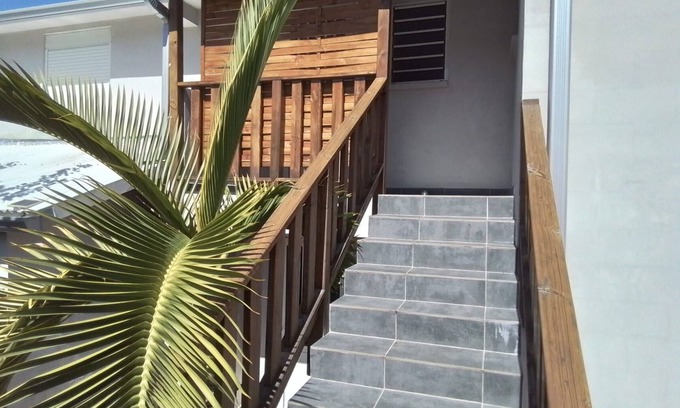 La Possession House | Comfortable apartment with terrace near Saint-Denis