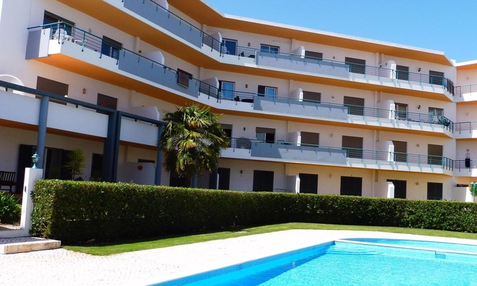 Albardeira Apartment | COMFORTABLE APARTMENT 1 ROOM - 2/4 PERSONS