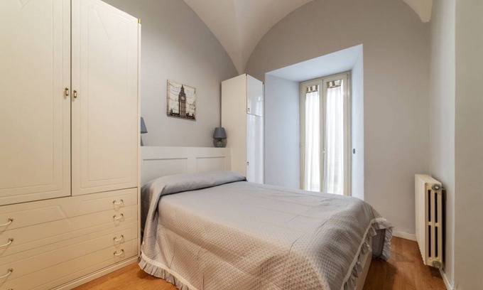 Aventine Apartment | Comfortable apartment located on the ground floor of a building. Shared entrance with another apartment under our management.In 40 m2 of space it comfortably accommodates 2 people with a double bedroom.The property is located in an area well connected by
