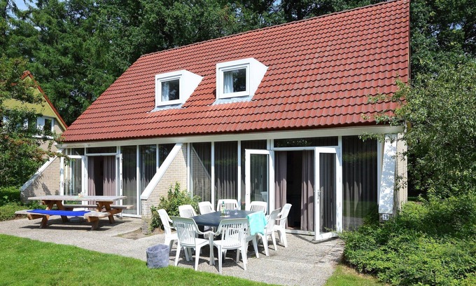 Vlagtwedde House | Comfortable bungalow for a group