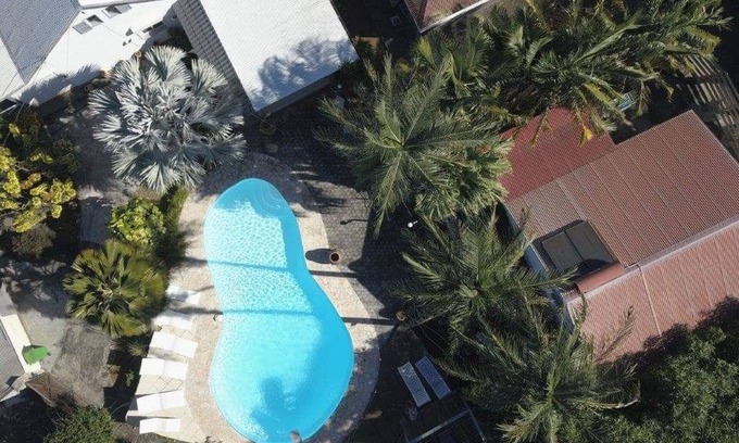 Le Centre Cottage | Comfortable Cottage with Shared Pool and Garden in Saint-Louis