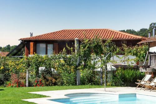 Vieira do Minho House | Comfortable Countryside House in Eira-Vedra with Shared Pool