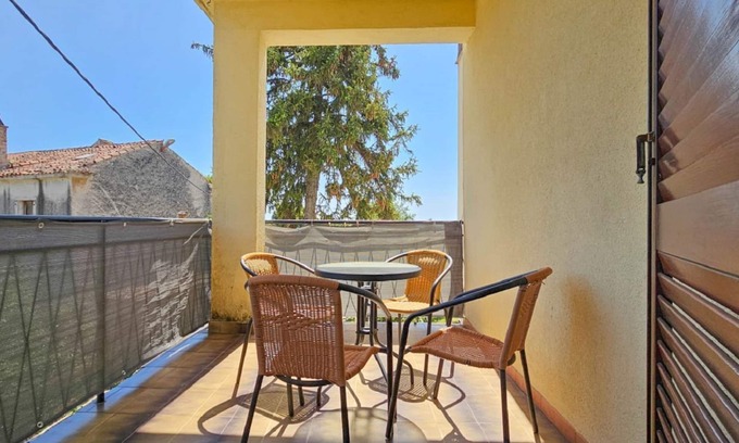 Dajla Apartment | Comfortable, dog-friendly apartment with private balcony, washing machine, WiFi
