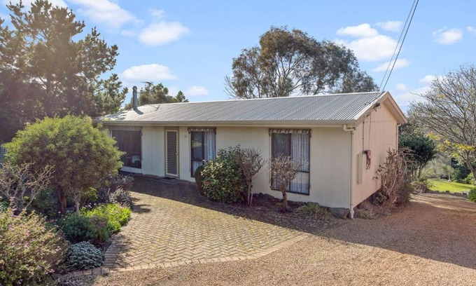 Encounter Bay House | Comfortable Elevated Holiday Home