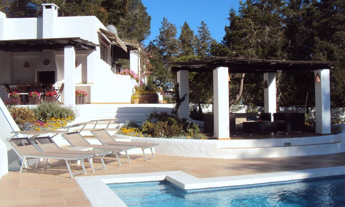 Sant Josep de sa Talaia Villa | Comfortable Family Villa for 6, large pool Can Bosc