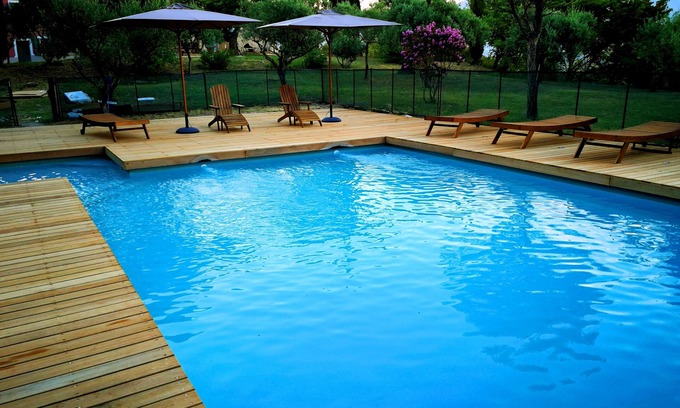 Mormoiron Apartment | Comfortable gite overlooking garden and swimming pool in a beautiful country house