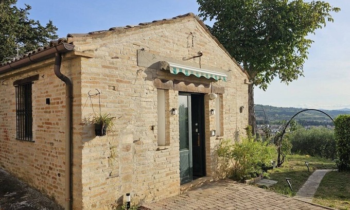 Falerone House | Comfortable Guesthouse in Scenic Italian Countryside