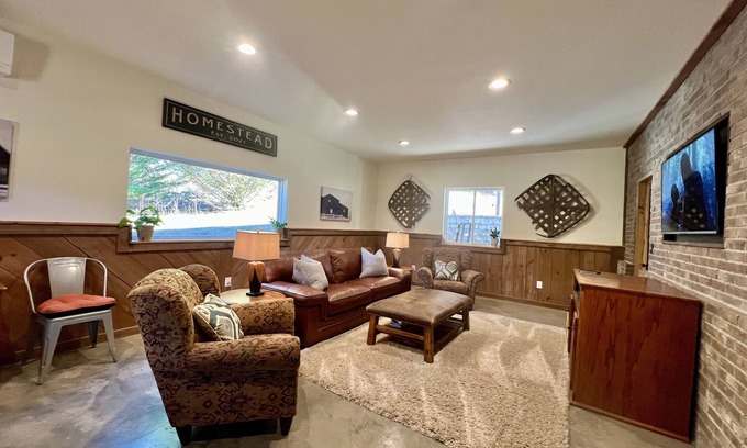 Hendersonville House | Comfortable home near wineries and hiking