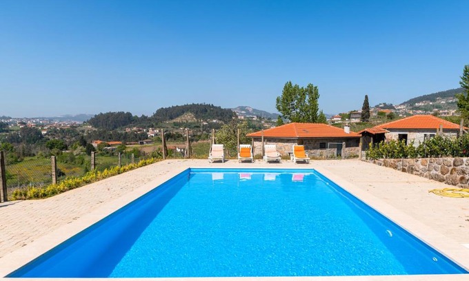 Castelo de Paiva House | Comfortable house in Fornos with shared pool