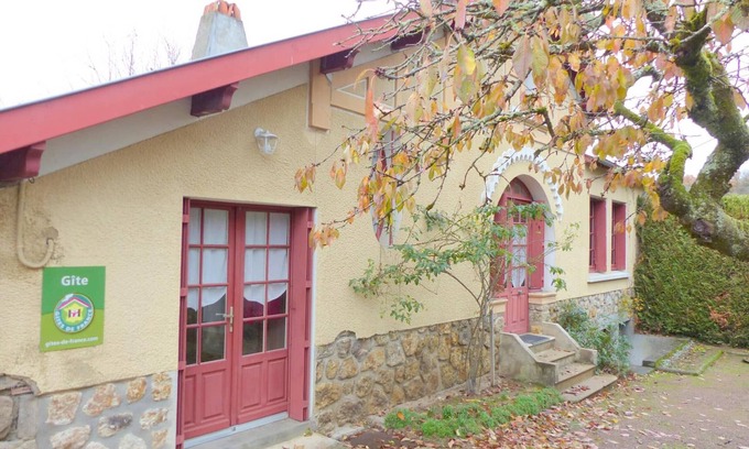 Herisson Cottage | Comfortable house near medieval village with enclosed garden