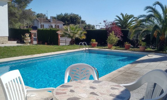 El Vendrell House | Comfortable house with BBQ and private swimming pool close to the beach