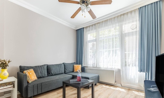 Moda Apartment | Comfortable House with a Cute Backyard in Kadikoy