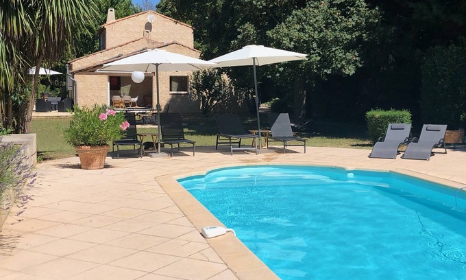 Saint-Maximin-la-Sainte-Baume Villa | Comfortable house with swimming pool and private tennis court in the heart of the green provence