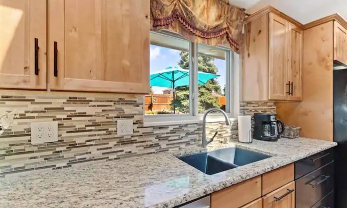 Ralston Valley House | Comfortable & Inviting Family Home - Sleeps 10