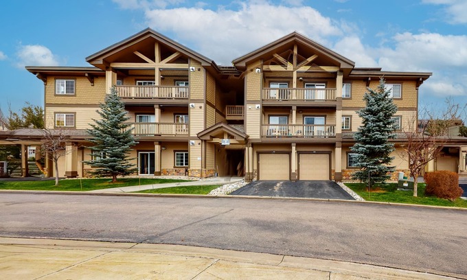 Steamboat Springs Condo | Comfortable mountain home close to Steamboat Resort with washer/dryer