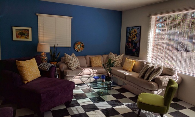 Richland Heights East Apartment | COMFORTABLE MIDTOWN APARTMENT IN PRIVATE HOME