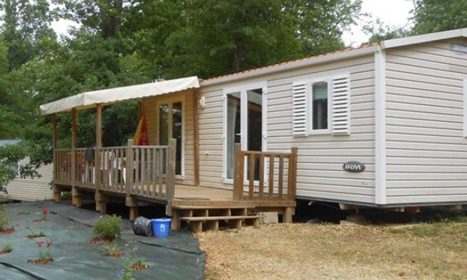 Salles House | Comfortable mobile home with terrace, sleeps 4