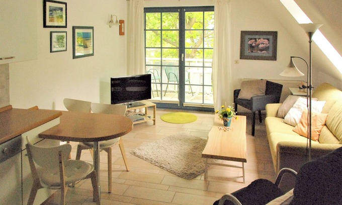Ostseebad Prerow Apartment | comfortable pet-friendly apartment in the oak park, max. 3 pers., WLAN