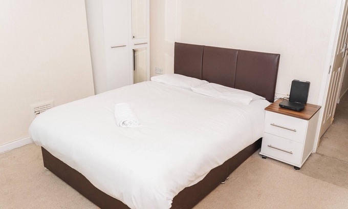 Stoke-on-Trent House | Comfortable Property in stoke near city