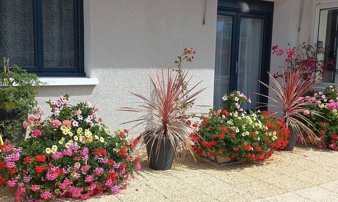 Boulleret House | Comfortable renovated family home on wooded grounds & private parking