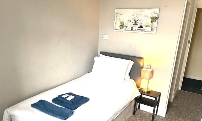 Taunton Other | Comfortable Single Room with Ensuite