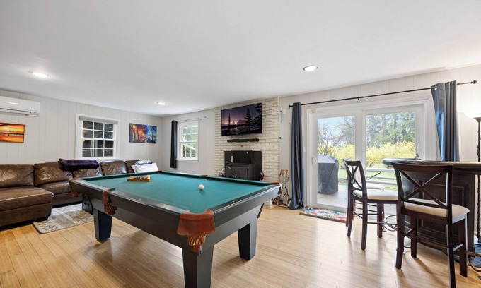 State College House | Comfortable & Spacious 5BD/3BA - Walk to State College HS and 5 min Uber to PSU