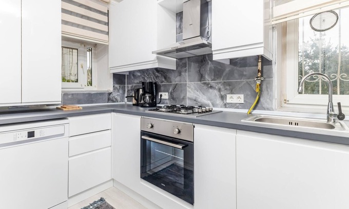 Besiktas Apartment | Comfortable Spacious Flat in Besiktas