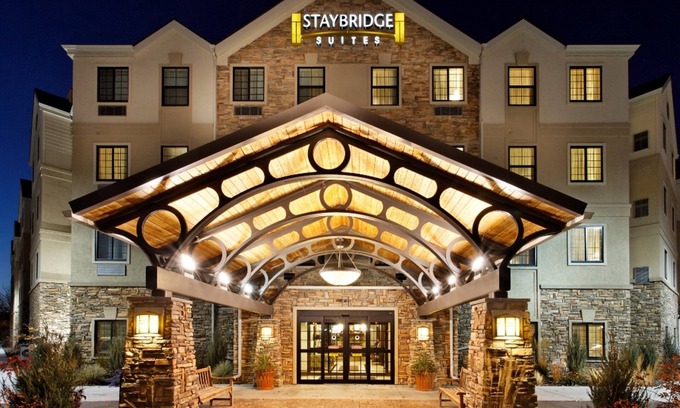 Rossford Apartment | Comfortable Studio Suite in Rossford | Shared Indoor Pool + FREE Breakfast!