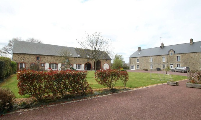 Feugeres Cottage | Comfortable townhouse with shared pool