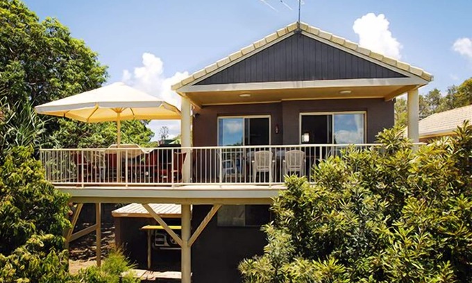 Point Lookout Apartment | Comfortable unit within a short stroll of Cylinder and Deadmans Beaches.