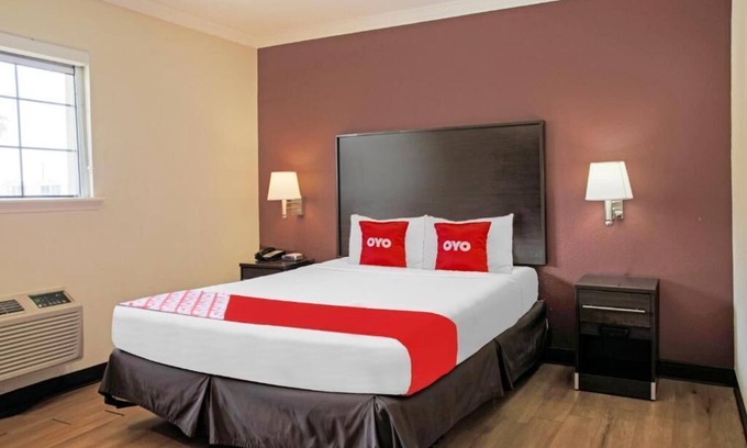 McAllen Hotel | Comfortable Unit Close To Airport - Free Parking And Pet Friendly Pool