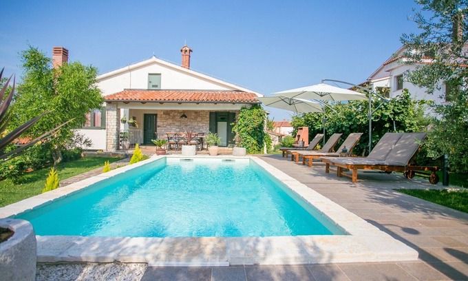 Tar-Vabriga Villa | Comfortable villa Marinela with pool and fenced garden