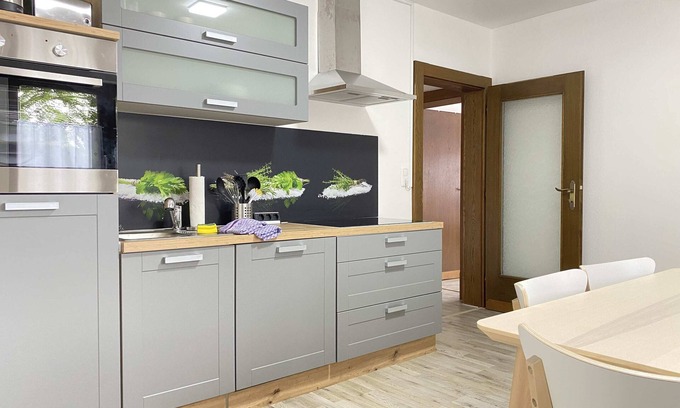 Schwandorf Apartment | Comfortable workers home with porch (SAD201)