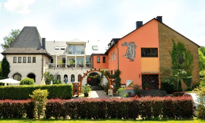 Longuich Bed & Breakfast | Comfortzimmer Klein mit Balkon - Gästehaus-gasthof "wein im Turm"