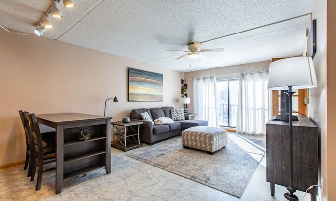 East Side Pioneers Condo | Comfy 1 bed/1 bath - 6 blocks from Mayo